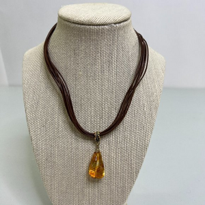 Lia Sophia Necklace Faux Amber Leather Brown Yellow Pendant Bead Swirl  Used, se
